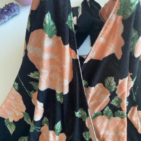 NWT Urban Outfitters Floral Crisscross Top - Picture 5 of 8